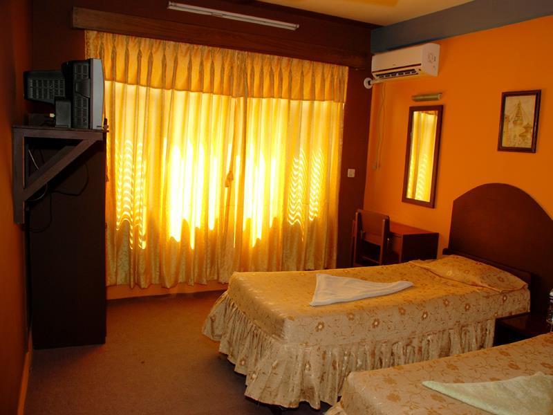 Oyo 166 Kathmandu Tourist Home Buitenkant foto