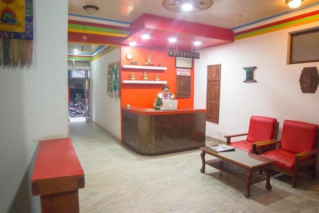 Oyo 166 Kathmandu Tourist Home Buitenkant foto